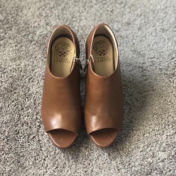 Women Vince Camuto Kyrie Peep Toe Platform Shoe - Picture 1 of 6
